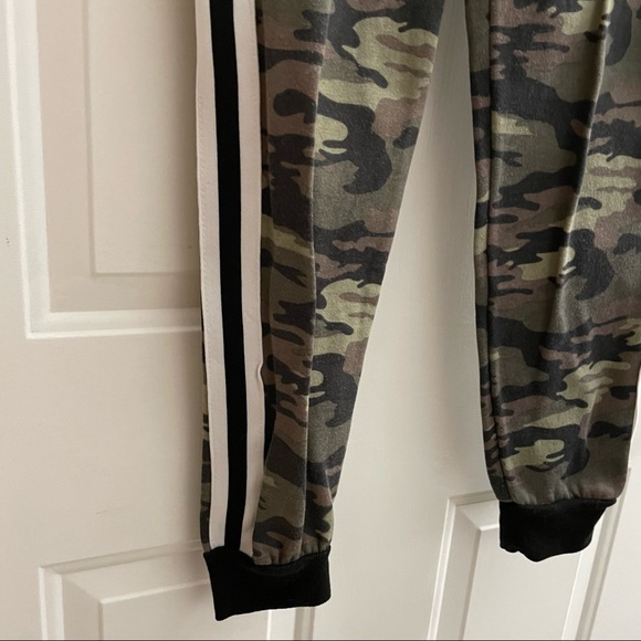 🎉2X HP🎉XS Women’s Rue 21 Camo Pants - Picture 4 of 13